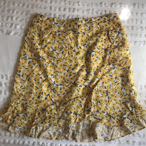 Showpo KARRIE TWO PIECE SET IN YELLOW FLORAL - S - Picture 5 of 6